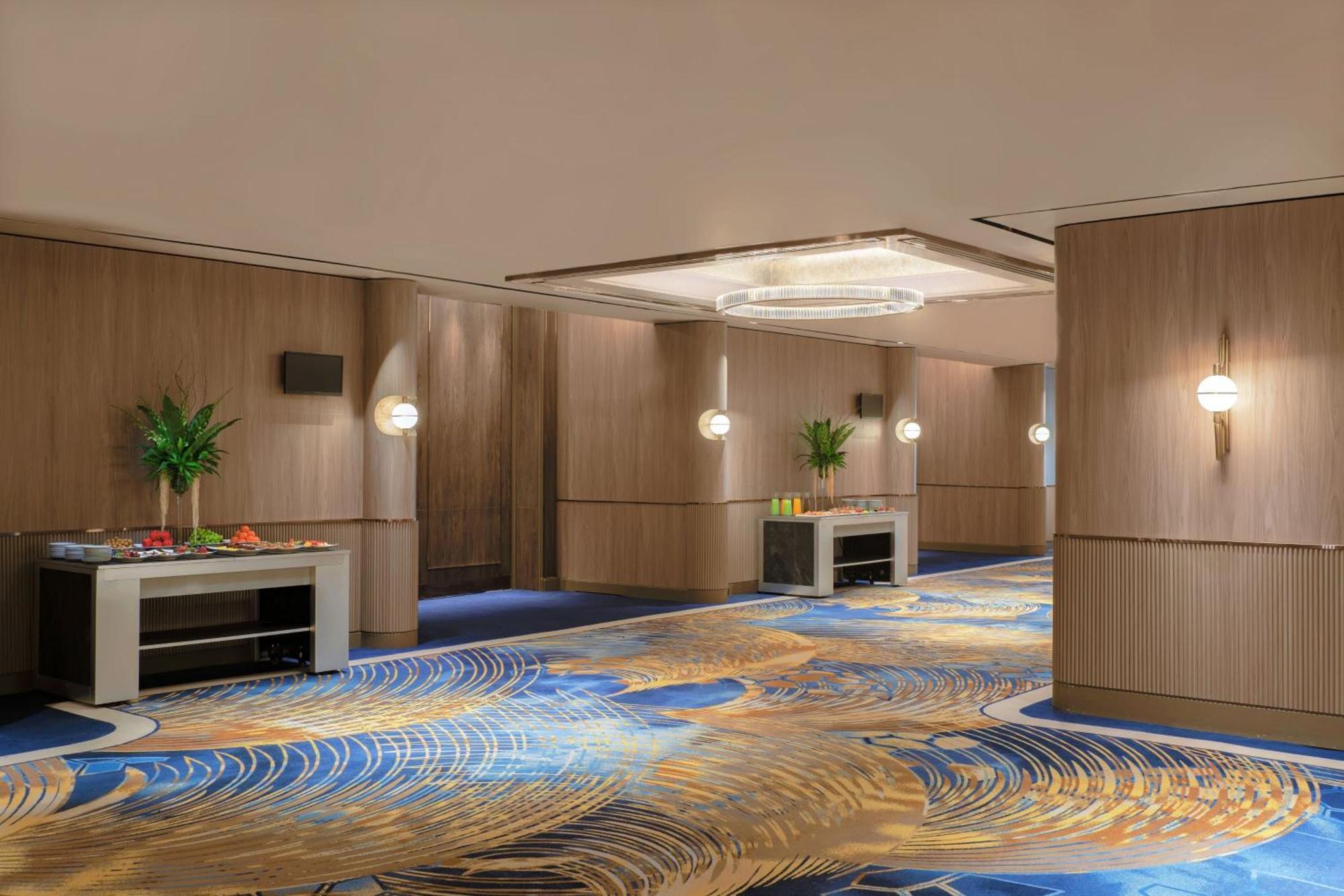 Royal Orchid Sheraton Riverside Hotel Bangkok Exterior photo The interior of the hotel